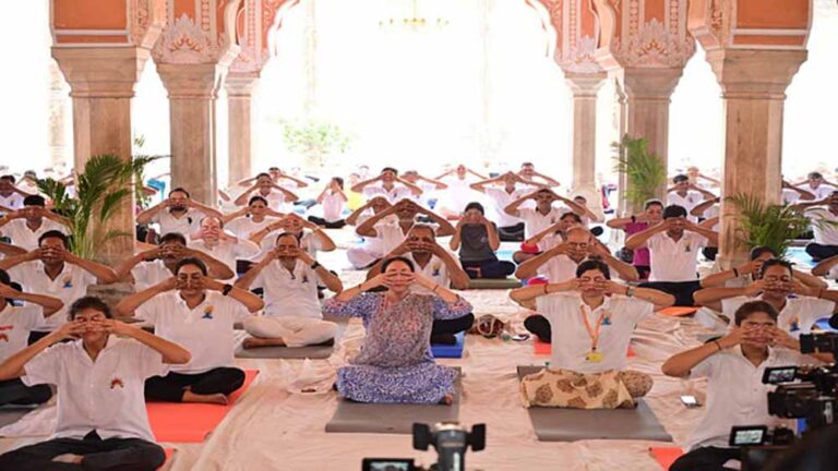 राजधानी जयपुर में सिटी पैलेस और SMS स्टेडियम से फलौदी दुर्ग तक गूंजा योग मंत्र