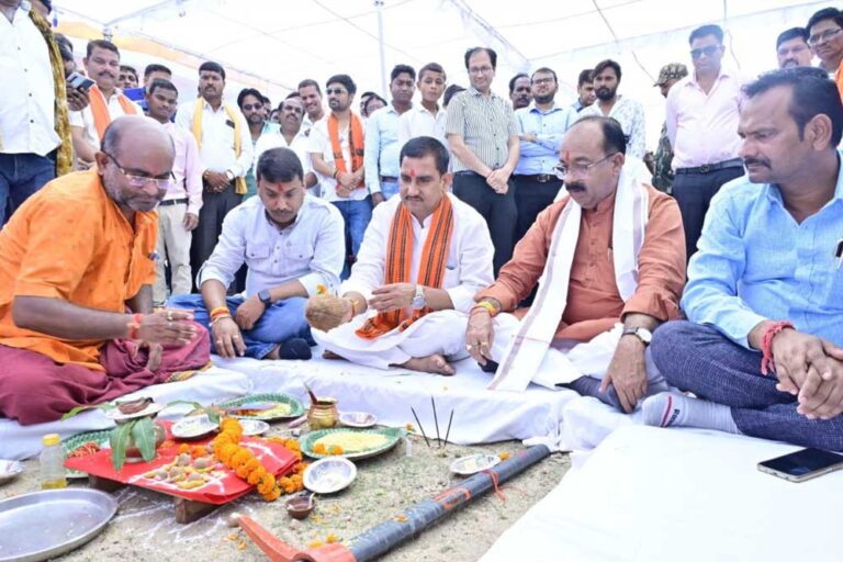 रायपुर : केंद्रीय राज्यमंत्री तोखन साहू और उप मुख्यमंत्री अरुण साव ने 39 करोड़ रुपए से अधिक के कार्यों का किया भूमिपूजन