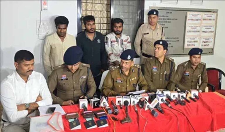 राजधानी के टिकरापारा में चोरी-छिपे सालों से रह रहे बांग्लादेशी परिवार को पुलिस ने किया गिरफ्तार