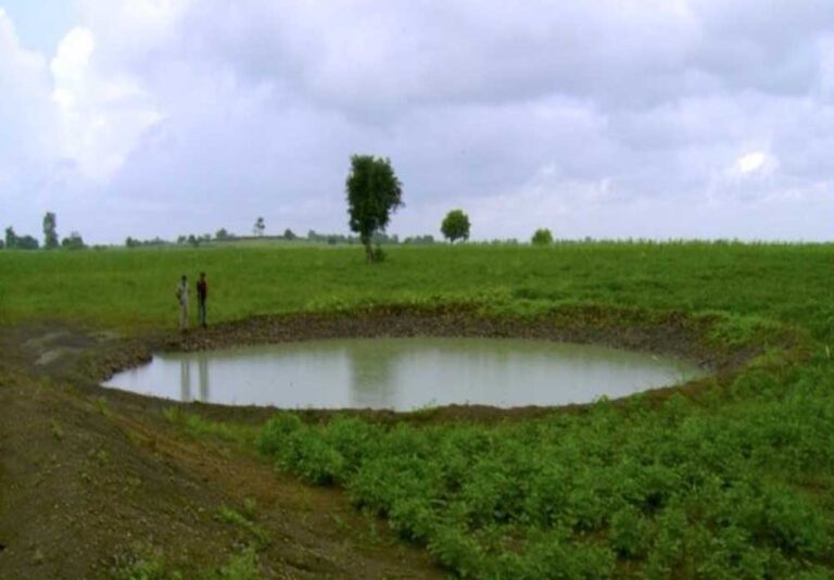 जल गंगा संवर्धन अभियान: बारिश के पानी का संचयन करने ग्रामीणों ने दिखाई जागरूकता