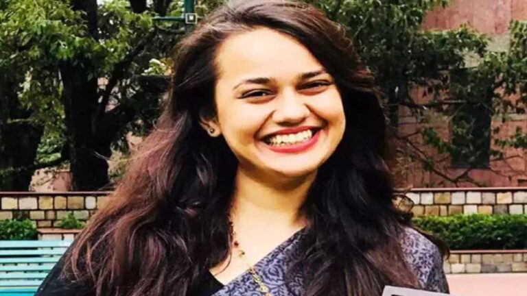 बाड़मेर कलेक्टर टीना डाबी ने पाकिस्तानी सिम के उपयोग पर लगाई रोक, रात में यहां भी नहीं जा सकेंगे लोग