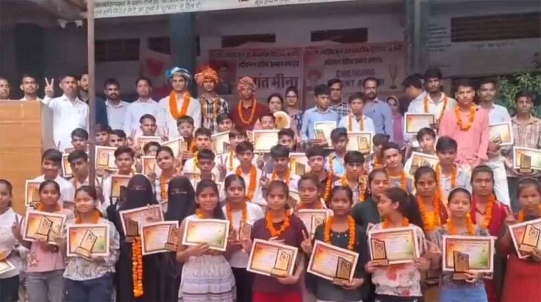 125 से अधिक मेधावी छात्र हुए सम्मानित