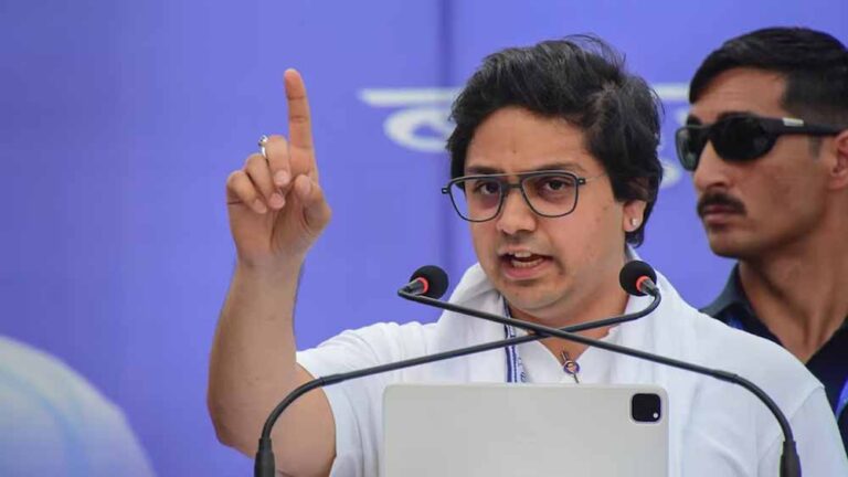 बसपा सुप्रीमो मायावती ने रणनीति के तहत आकाश को बिहार विधानसभा चुनाव की कमान सौंपी