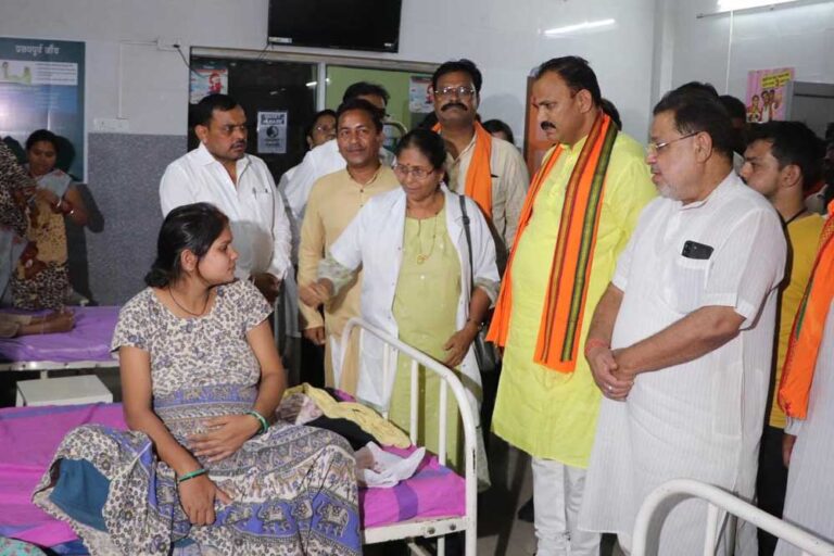 रायपुर : स्वास्थ्य मंत्री ने मातृ एवं शिशु अस्पताल रायपुर का किया निरीक्षण