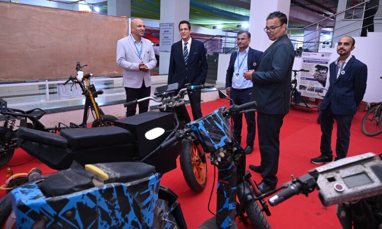 इलेक्ट्रिक वाहनों के प्रति फैले भ्रम दूर करना ज़रूरी – सिताराम कंदी