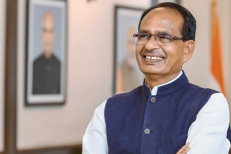 कृषि मंत्री चौहान ने कहा कि KVK के वैज्ञानिकों को खेतों में जाना होगा, क्योंकि असली काम तो वही होना