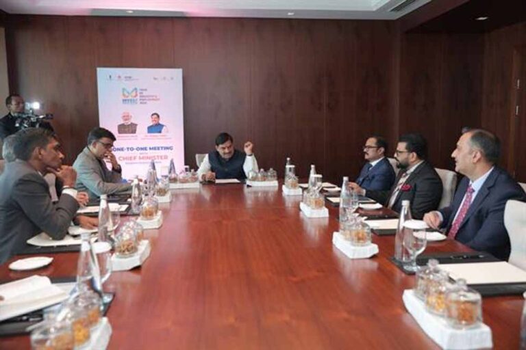 मुख्यमंत्री डॉ. यादव की लुलु समूह के निदेशक सलीम से वन-टू-वन चर्चा