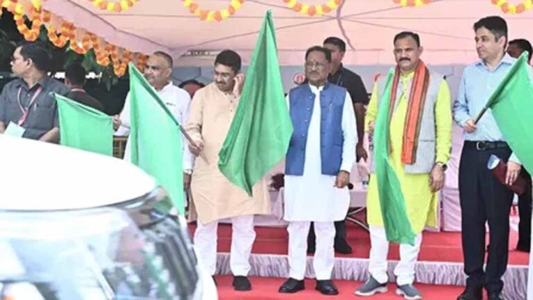 छत्तीसगढ़ के हर कोने तक पहुंचेगी राहत: CM साय ने 151 नई स्वास्थ्य गाड़ियों को किया रवाना