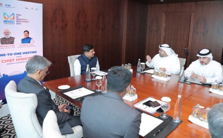 मुख्यमंत्री डॉ. यादव की दुबई में शेख अहमद बिन सईद अल मकतूम से भेंट