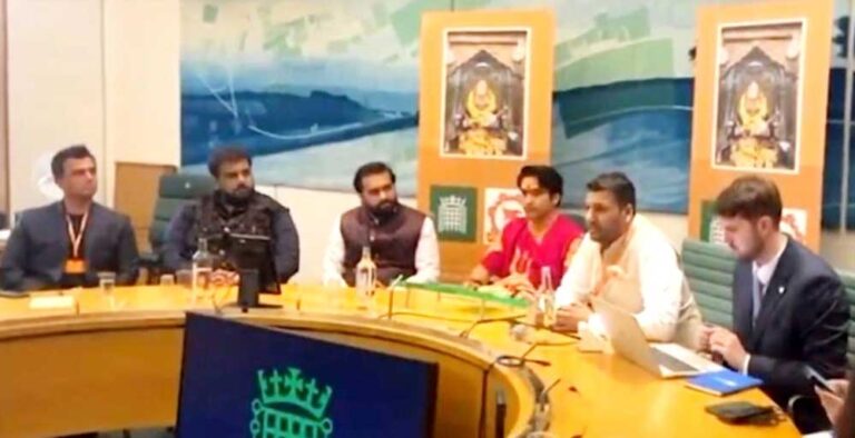 धीरेंद्र शास्त्री को ब्रिटिश संसद में मिला सम्मान, सांसदों को दिया बागेश्वर धाम का न्यौता