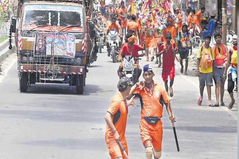 मुजफ्फरनगर में पुलिस ने बिना साइलेंसर वाली 15 से ज्यादा बाइकें की जब्त, कांवड़ियों के खिलाफ कार्रवाई