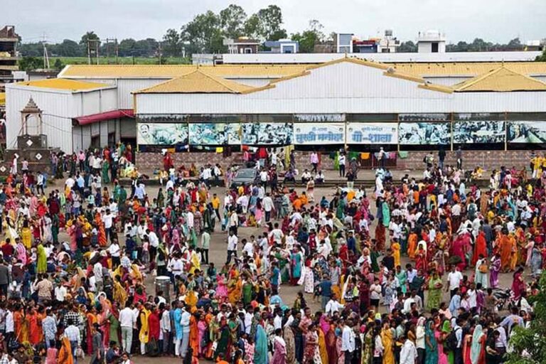 कुबेरेश्वरधाम में श्रद्धा की बाढ़, तीसरे सोमवार से पहले ही 1.25 लाख भक्तों ने किया अभिषेक