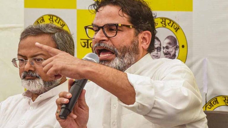 जहानाबाद में जन सुराज पार्टी के नेता प्रशांत किशोर ने पीएम मोदी पर बोला तीखा हमला, कहा – सिर्फ कुर्सी से प्यार