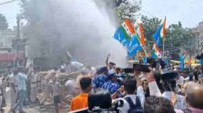 पटना में NSUI का हंगामा: रोजगार और शिक्षा की मांग को लेकर विधानसभा का घेराव, पुलिस से झड़प