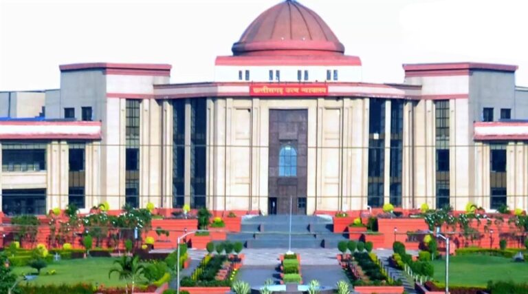 हाईकोर्ट से सस्पेंड बीईओ को बड़ी राहत, कलेक्टर का आदेश रद्द