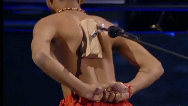 अभिषेक चौबे ने शोल्डर ब्लेड्स से खींची 1250 किलो की कार, बनाए 2 वर्ल्ड रिकॉर्ड