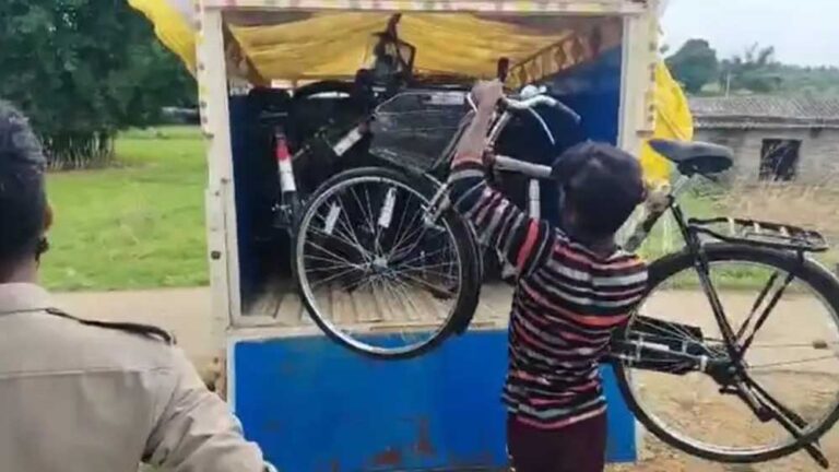 सिंगरौली जिले में प्रिंसिपल ने तो हद ही कर दी! स्कूल से चुरा ली 23 साइकिलें, पुलिस ने छापा मार की बरामद