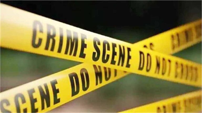 टैक्सी स्टैंड बना रणभूमि: लाठी-तलवारों से हमला, दिल्ली का युवक गंभीर घायल