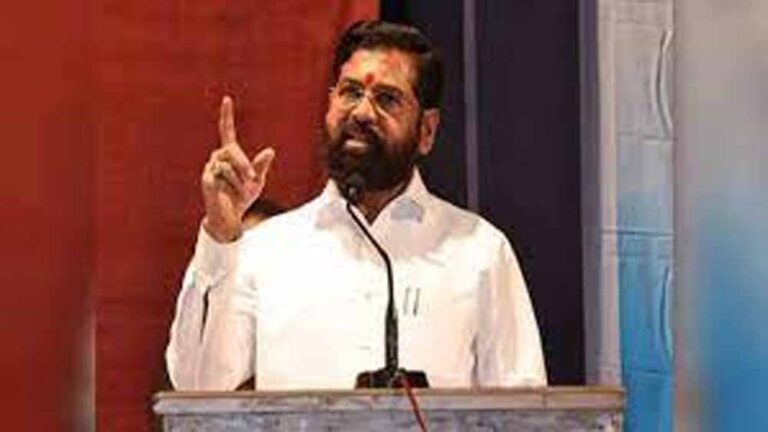 शिंदे गुट को IT नोटिस, पवार के पोते ने जताई हमदर्दी, कहा- ये दबाव की राजनीति