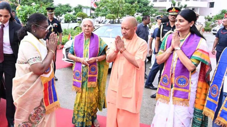 राष्ट्रपति ने किया आयुष विश्वविद्यालय का उद्घाटन, CM योगी बोले– बनेगा व्यक्तित्व निर्माण का केंद्र