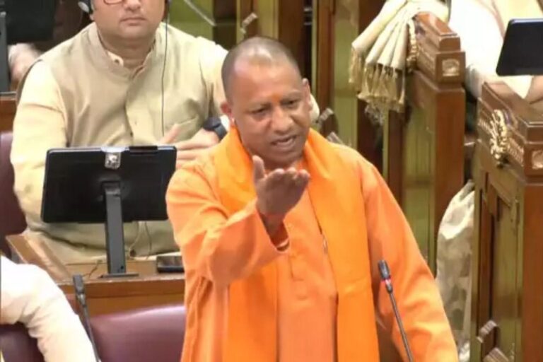 यूपी विधानसभा में CM योगी का सपा पर हमला: लोकतंत्र और सपा नदी के दो छोर