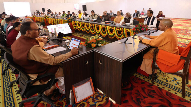 योगी सरकार ने बढ़ाया लक्ष्य, 67.50 लाख बुजुर्गों को मिलेगा वृद्धावस्था पेंशन का लाभ