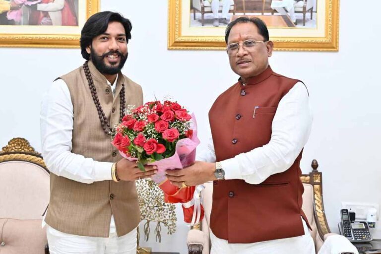 राज्यपाल रमेन डेका ने सर्वगजेन्द्र यादव, राजेश अग्रवाल और गुरु खुशवंत साहेब को मंत्री पद की शपथ दिलाई