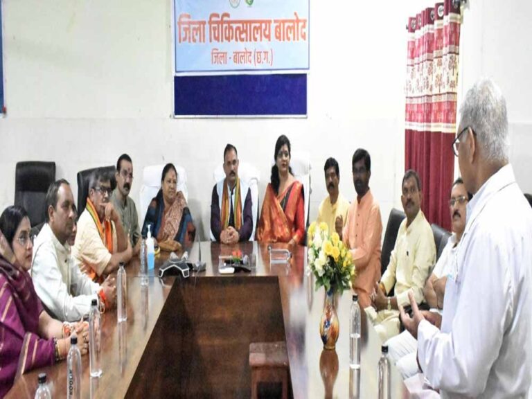 रायपुर : स्वास्थ्य मंत्री श्याम बिहारी जायसवाल ने जिला चिकित्सालय बालोद का निरीक्षण कर व्यवस्थाओं का लिया जायजा