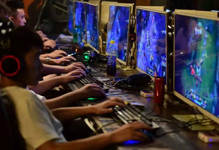 ऑनलाइन गेमिंग की लत ने बुझाए इंदौर के सैकड़ों घरों के चिराग, पांच सालों में बढ़ा दर्दनाक आंकड़ा