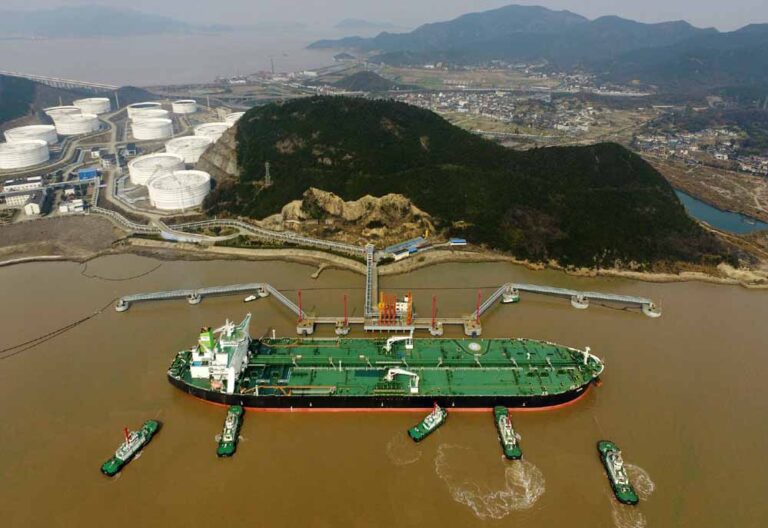 ईरानी तेल पर अमेरिकी कार्रवाई: चीन के 2 टर्मिनल और ग्रीक शिपिंग नेटवर्क पर बैन