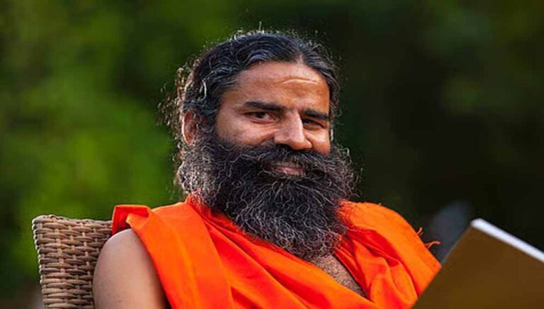 बाबा रामदेव बोले- ट्रंप करते हैं राजनीतिक गुंडागर्दी, टैरिफ से मुकाबले का देसी मंत्र