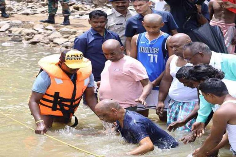 मुख्यमंत्री हेमंत सोरेन ने रजरप्पा में विसर्जित की गुरुजी की अस्थियां