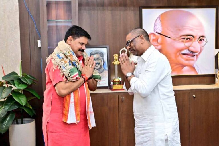 सीएम हेमंत और केंद्रीय मंत्री सतीश चंद्र दुबे की बैठक, कोयला खनन से जुड़े अहम मुद्दों पर हुई चर्चा