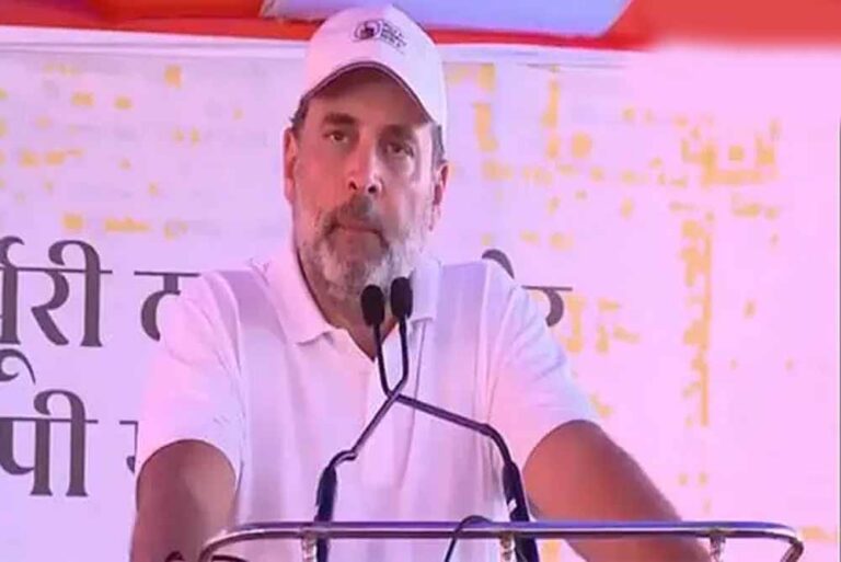 चुनाव आयोग पर राहुल गांधी का निशाना, गुजरात की पार्टियों के चंदे को लेकर उठाए सवाल