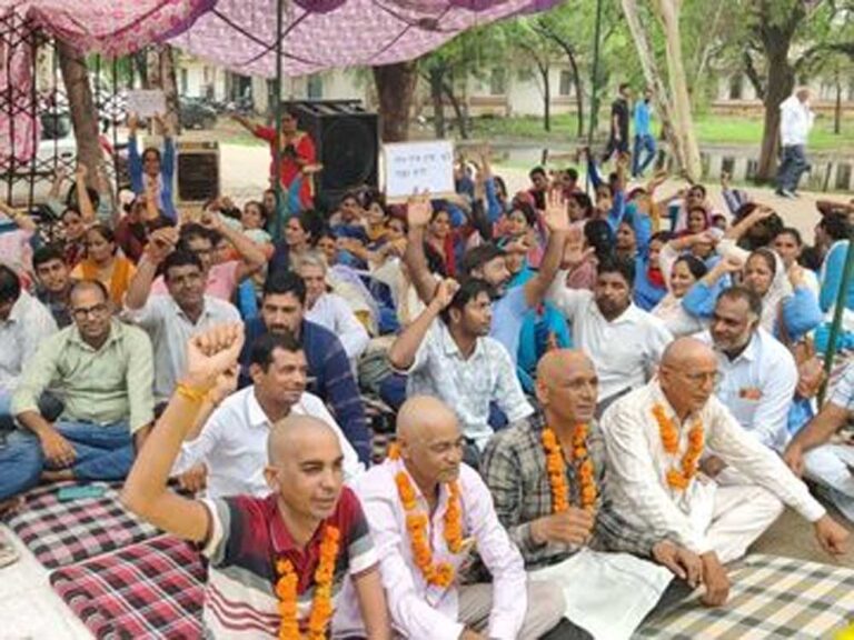 NHM कर्मचारियों का आंदोलन थमा नहीं, 11वें दिन भी जारी प्रदर्शन
