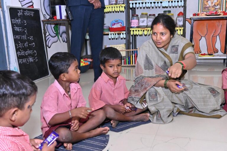 रायपुर : महिला एवं बाल विकास मंत्री श्रीमती राजवाड़े कोंडागांव के प्रवास पर