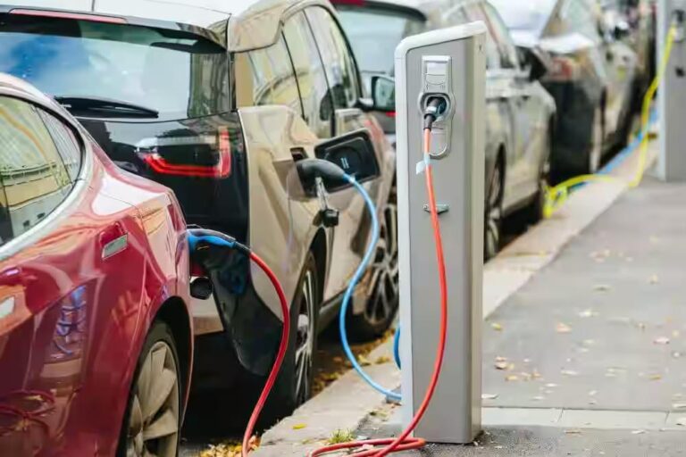 MP के 4 हाइवे पर सफर अब और आरामदायक: फूड कोर्ट से EV चार्जिंग स्टेशन तक की सुविधा