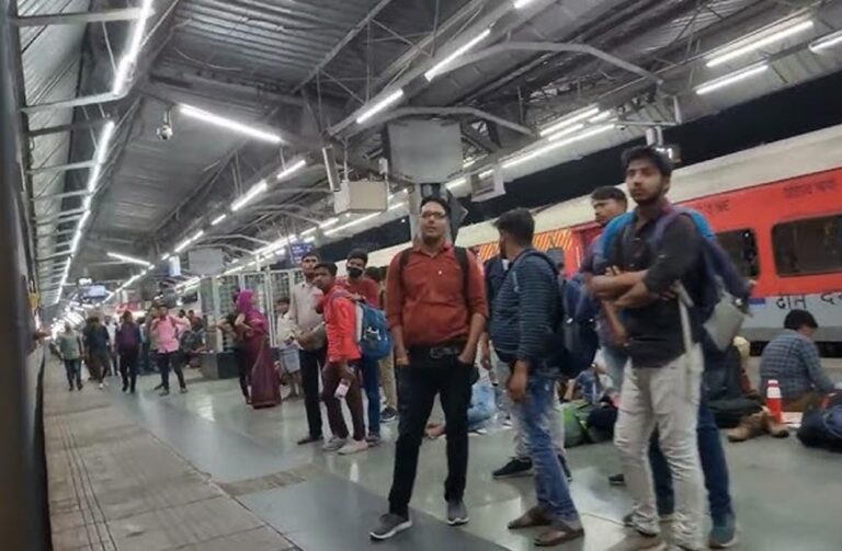 कुबेरेश्वर धाम कांवड़ यात्रा के कारण भोपाल स्टेशन पर भीड़, रेलवे ने चलाई स्पेशल ट्रेन