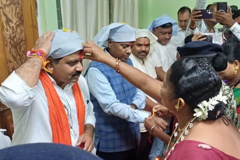 हिड़मा की पूर्व गार्ड ने गृहमंत्री विजय शर्मा को बांधी राखी, अब दंतेश्वरी फाइटर्स का हिस्सा