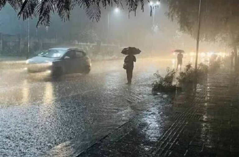 जम्मू-कश्मीर में अगले 24 घंटे भारी बारिश का अलर्ट, कल भी स्कूल रहेंगे बंद