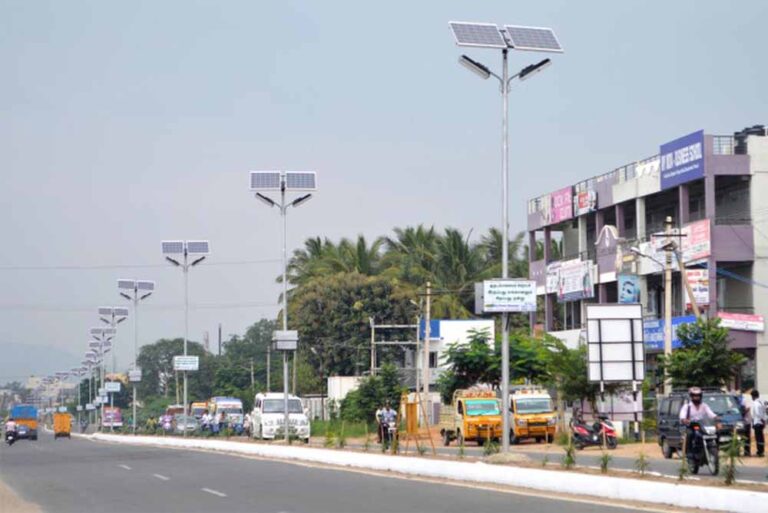 कोयंबटूर में सेव एनर्जी मुहिम, 122 स्थानों पर लगे मोशन सेंसर सोलर स्ट्रीट लाइट