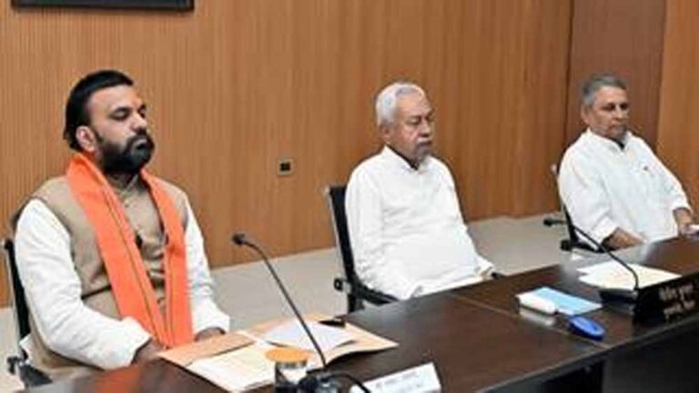 बिहार में बाढ़ का कहर: 10 जिले प्रभावित, सीएम ने किया राहत कार्यों का जायजा