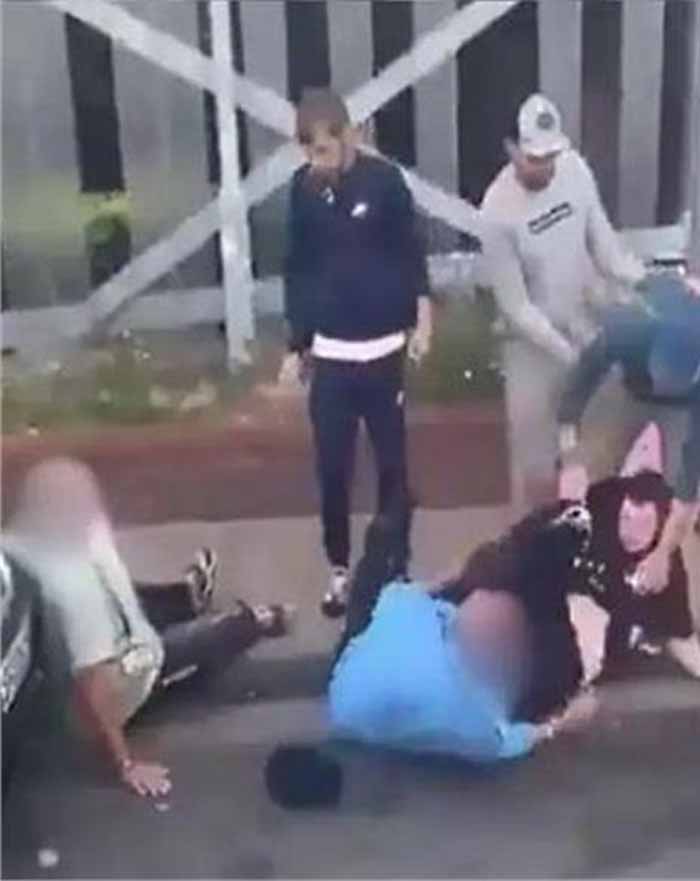 ब्रिटेन में सिखों पर नस्लीय हमला: बुजुर्गों को सड़क पर पीटा, पगड़ियां उतारीं