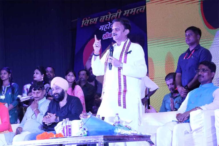 स्थानीय भाषाओं के संरक्षण के लिए सांस्कृतिक आयोजन महत्वपूर्ण- उप मुख्यमंत्री शुक्ल