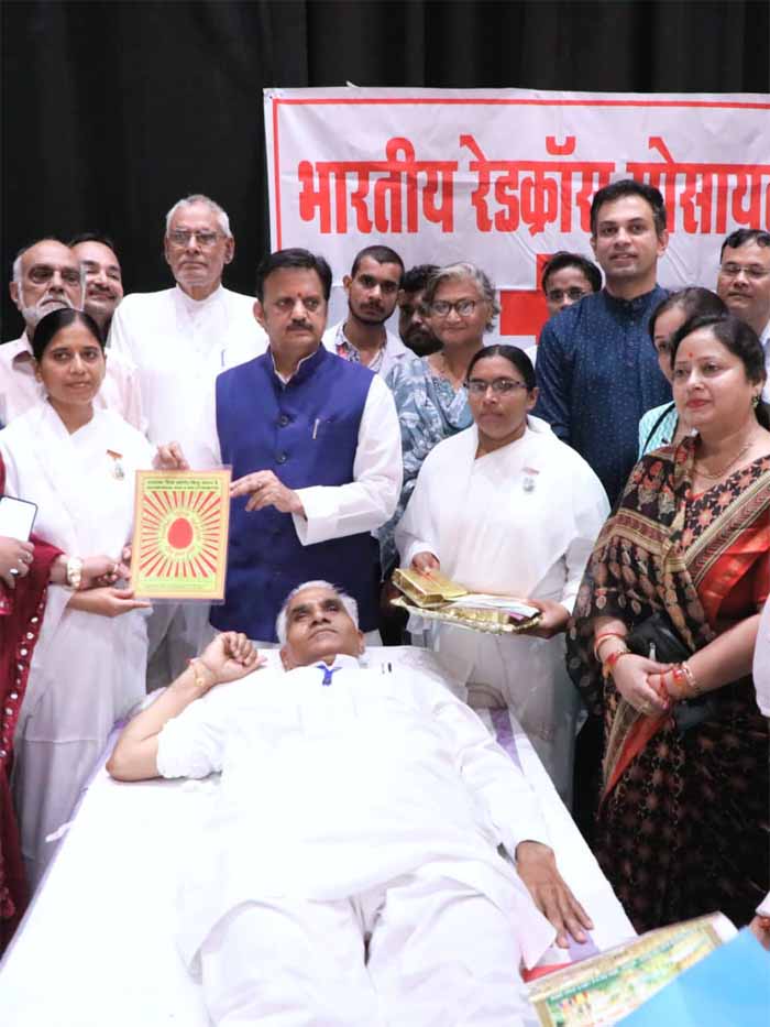 रक्तदान मानवता की सबसे बड़ी सेवा : उप मुख्यमंत्री शुक्ल