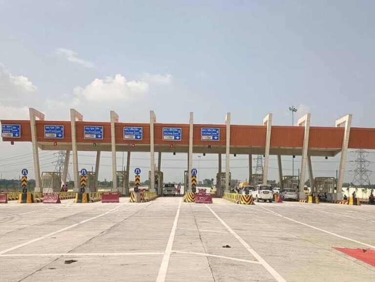 सुप्रीम कोर्ट ने नाराजगी जताई: घटिया रोड पर 150 रुपये टोल टैक्स क्यों?