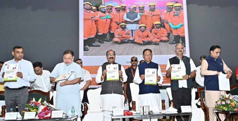 मुख्यमंत्री विष्णु देव साय नगरीय प्रशासन विभाग के स्वच्छता, आवास और लोक कल्याण उत्सव में हुए शामिल
