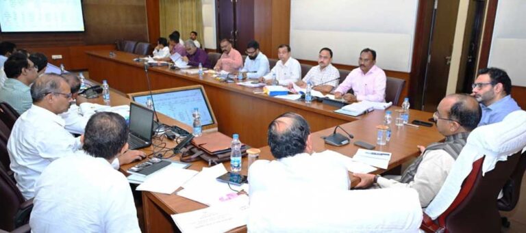 रायपुर : भू-अर्जन की कार्यवाहियों में लाएं तेजी – अरुण साव