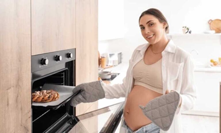 ‘प्रेग्नेंट हो जाओ और पाओ फ्री माइक्रोवेव’—विवादित ऑफर पर महिलाओं का गुस्सा फूटा