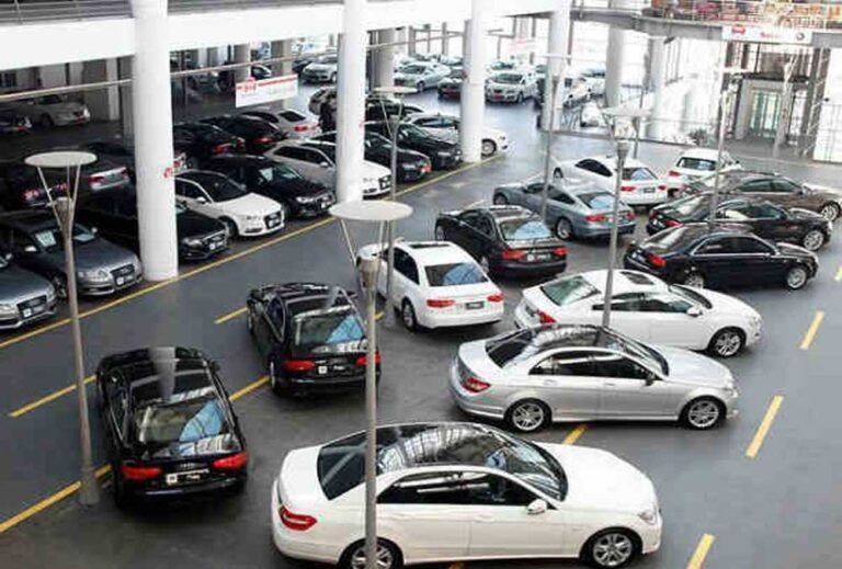 त्योहार से पहले बंपर ऑफर! गाड़ियों और इलेक्ट्रॉनिक्स पर 10% तक की छूट, GST सुधार का सीधा फायदा